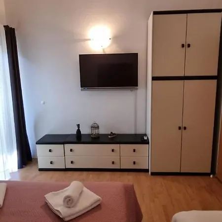 Dolac Apartment *