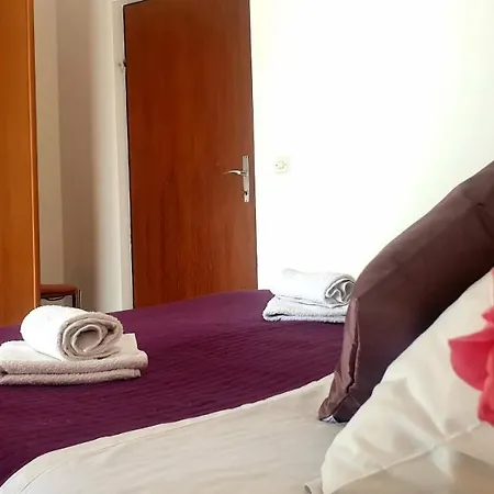 Dolac Apartment *